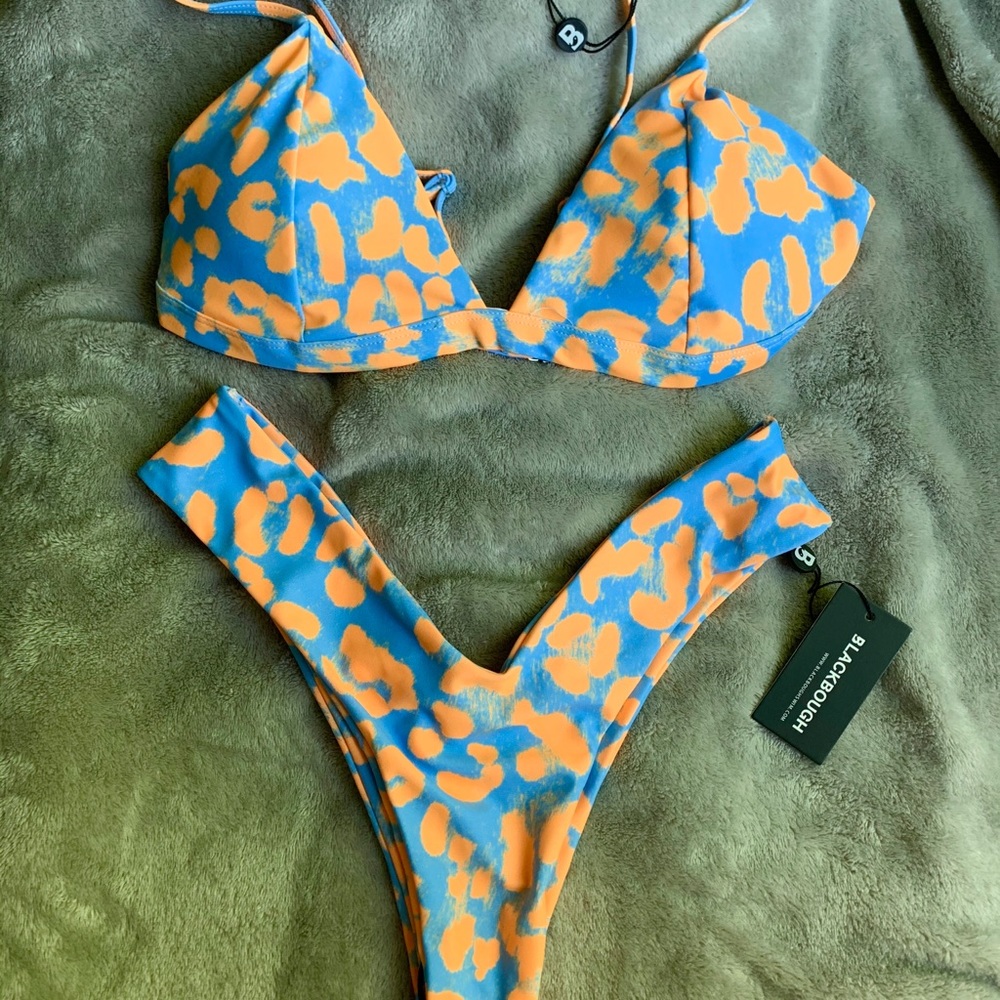 BRAND NEW!! Blackbough Swim - M/L